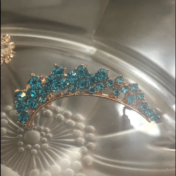 Fashionable Aqua 1 Statement Ear Cuff Earring - Picture 6 of 6